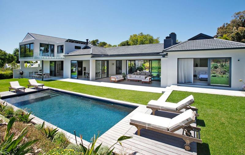 4 Bedroom Property for Sale in Zwaanswyk Western Cape